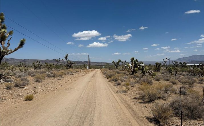 Pictures of Land property located at 18432 Saddle Drive, Dolan Springs, AZ 86441 for sales - image #1