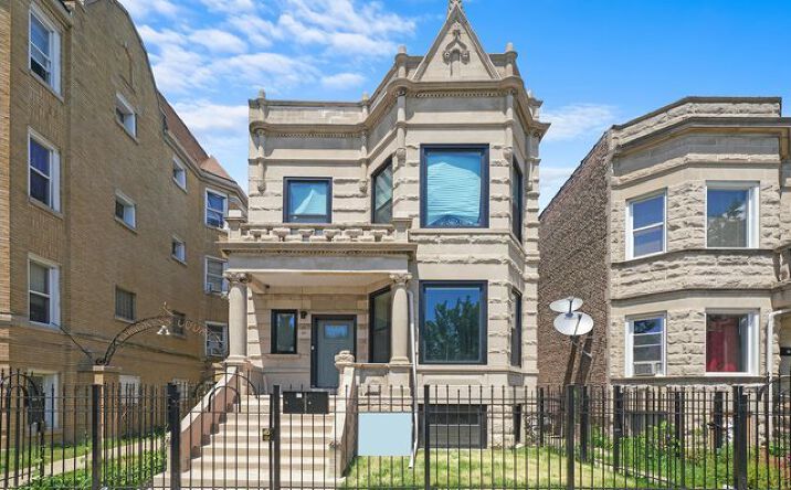 Pictures of Multifamily property located at 3912 W Congress Parkway, Chicago, IL 60624 for sales - image #1