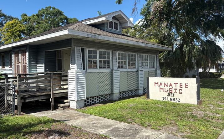 Pictures of Mixed Use, Office property located at 2710 Manatee Ave W, Bradenton, FL 34205 for sales - image #1