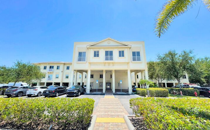 Pictures of Office property located at 1110 Pine Ridge Rd, Naples, FL 34108 for sales - image #1