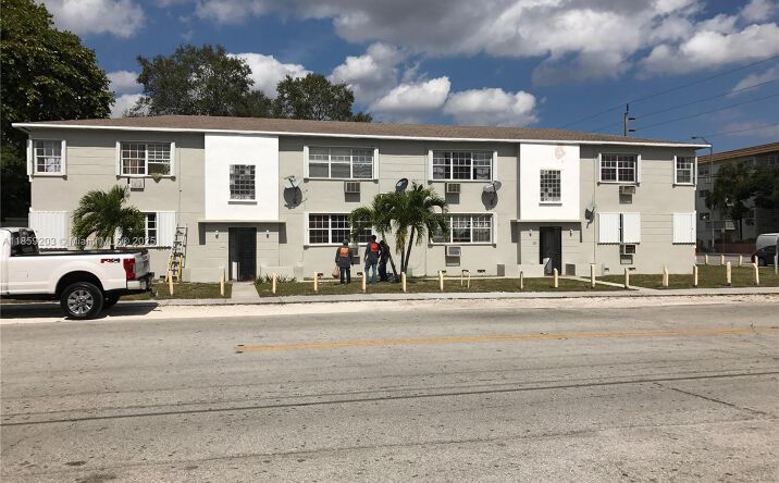 Pictures of Multifamily property located at 595 NE 129th St, North Miami, FL 33161 for sales - image #1