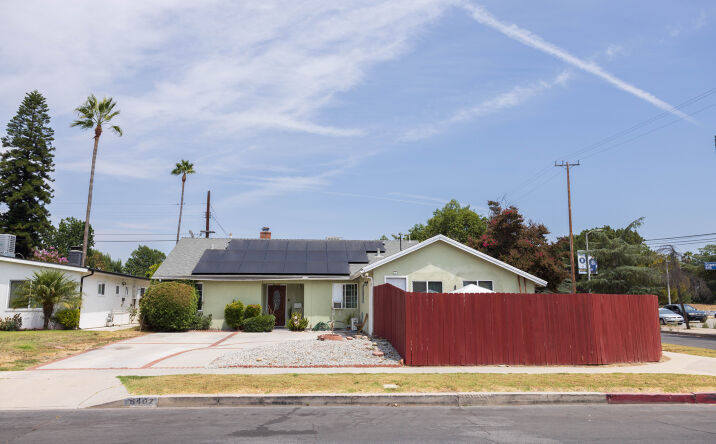 Pictures of Multifamily property located at 6402 Graves Ave, Van Nuys, CA 91406 for sales - image #1