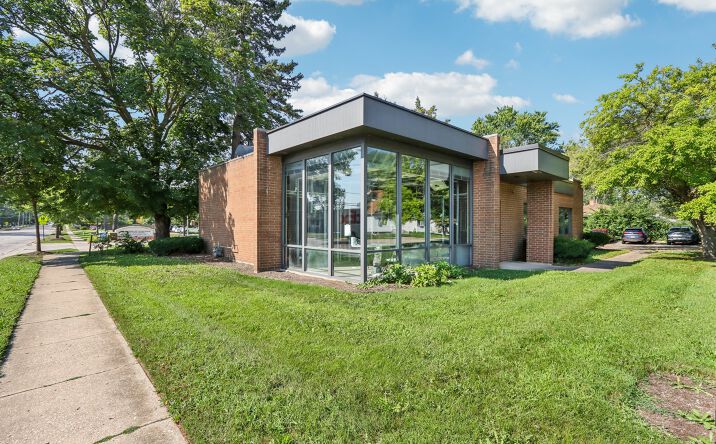 Pictures of Office property located at 530 N McLean Blvd, Elgin, IL 60123 for sales - image #1