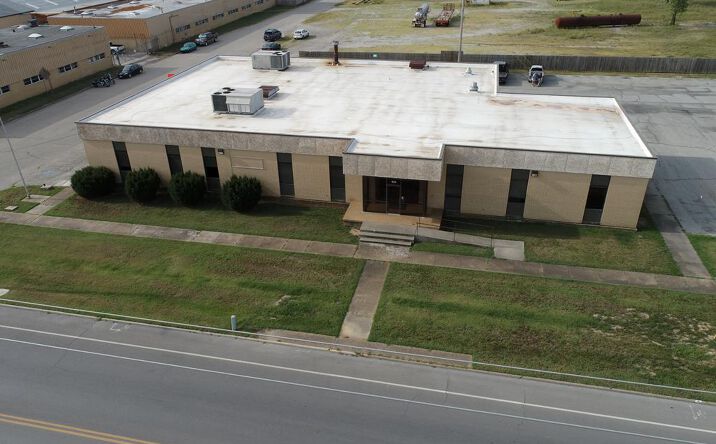 Pictures of Office property located at 824 E 4th St, Pittsburg, KS 66762 for sales - image #1