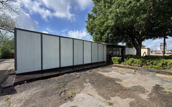 Pictures of Mixed Use, Office, Retail, Special Purpose property located at 7642 Park Place Blvd, Houston, TX 77087 for sales - image #1