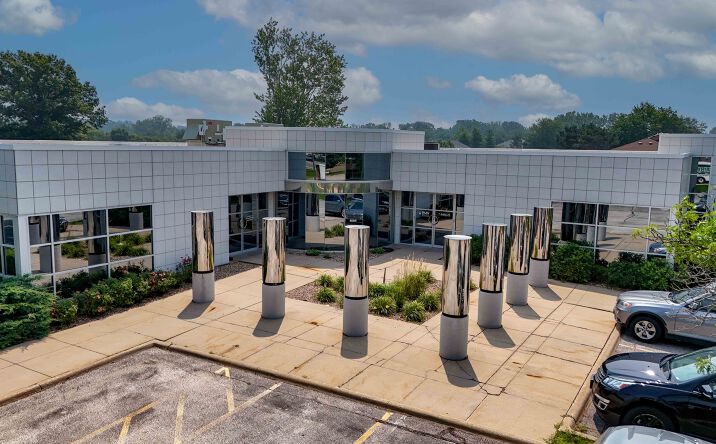 Pictures of Office property located at 3950 River Ridge Dr NE, Cedar Rapids, IA 52402 for sales - image #1