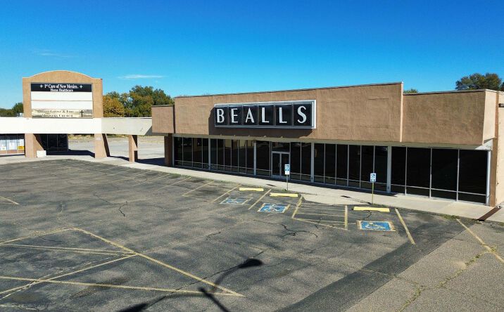 Pictures of Retail property located at 102 - 106 Caldwell Ave, Belen, WV 87002 for sales - image #1