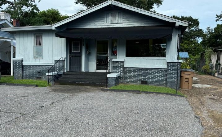 Pictures of Retail property located at 458 Dauphin Island Pkwy, Mobile, AL 36606 for sales - image #1