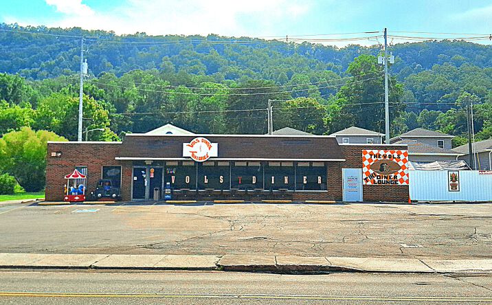Pictures of Hospitality, Retail property located at 711 S Main St, Rocky Top, TN 37769 for sales - image #1