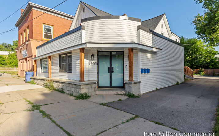 Pictures of Office property located at 1205 Bridge St NW, Grand Rapids, MI 49504 for sales - image #1
