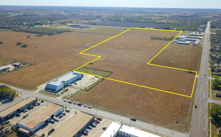 Pictures of Land property located at 3701 E Rio Grande St, Victoria, TX 77901 for sales - image #1