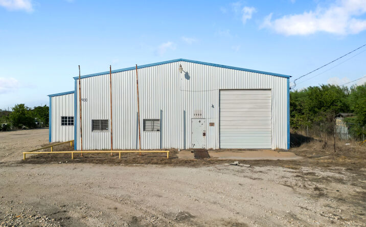 Pictures of Industrial property located at 2900 Clarks Ln, Bryan, TX 77808 for sales - image #1