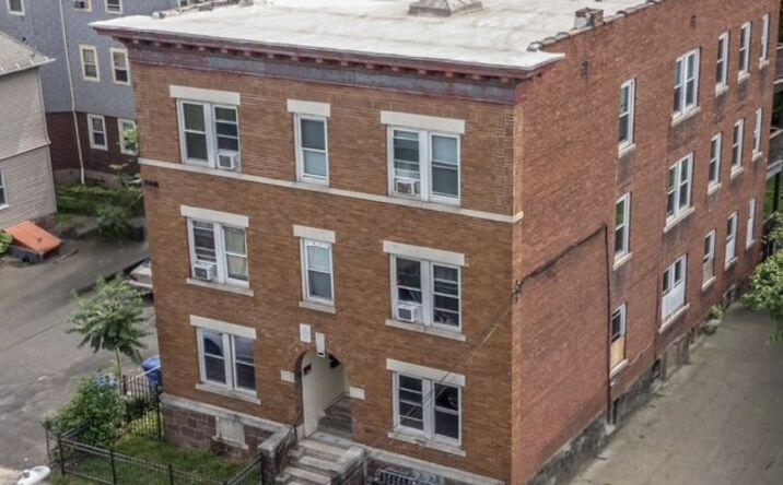Pictures of Multifamily property located at 154 Brook st, Hartford, CT 06120 for sales - image #1