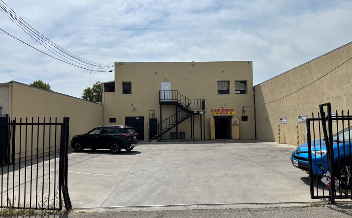 Pictures of Office, Retail property located at 7118 Reseda Blvd, Los Angeles, CA 91335 for sales - image #1