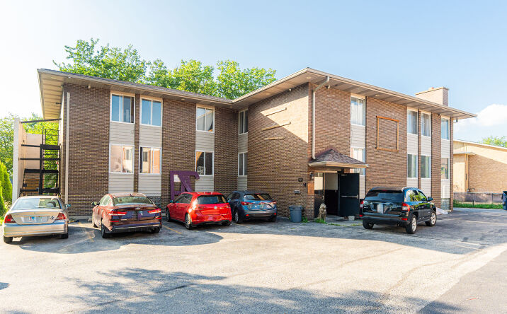 Pictures of Multifamily property located at 919 Greenbrier Rd, DeKalb, IL 60115 for sales - image #1