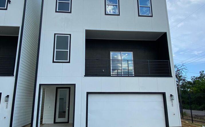Pictures of Multifamily property located at 620 Thornton Rd, Houston, TX 77018 for sales - image #1