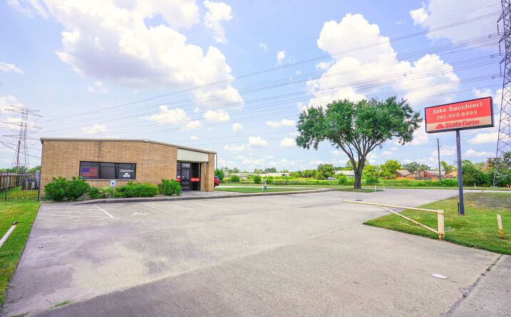 Pictures of Office, Industrial property located at 11043 Jones Rd, Houston, TX 77070 for sales - image #1