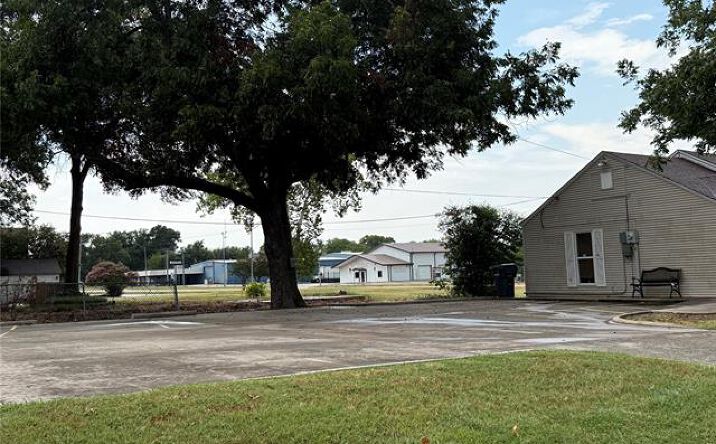 Pictures of Office property located at 1410 W Broadway, Ardmore, OK 73401 for sales - image #1