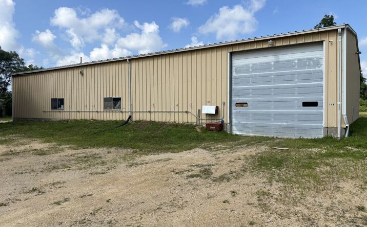 Pictures of Industrial property located at 2180 E Yellow Creek Road, Freeport, IL 61032 for sales - image #1