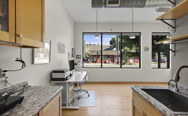 image of property at 702 E JOHNSON ST Madison WI 53703-1533