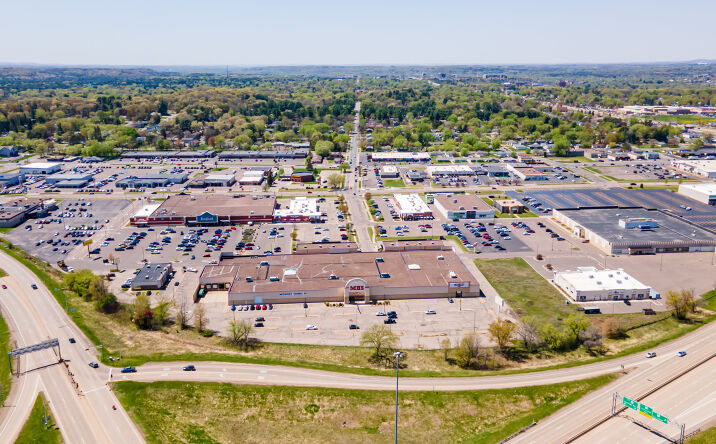 Pictures of Retail property located at 2921 Mall Dr, Eau Claire, WI 54701 for sales - image #1