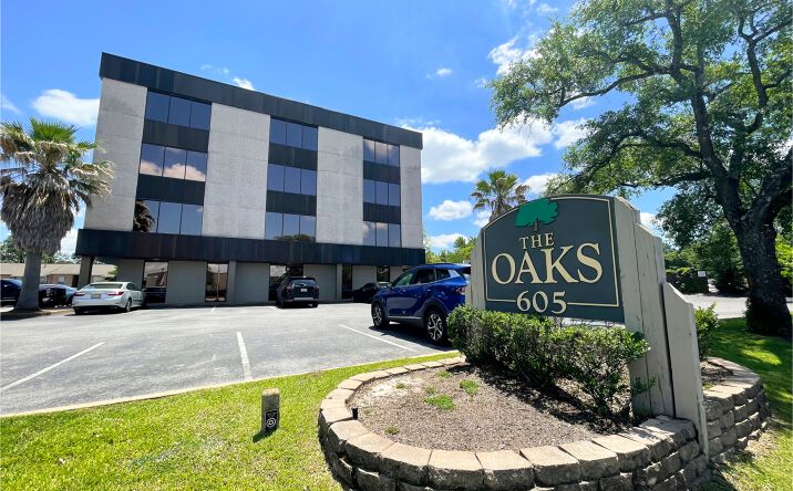 Pictures of Office property located at 605 Bel Air Blvd, Mobile, AL 36606 for sales - image #1