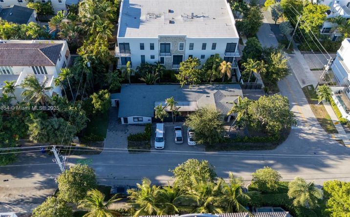 Pictures of Multifamily property located at 1615 NE 9TH ST, Fort Lauderdale, FL 33304 for sales - image #1