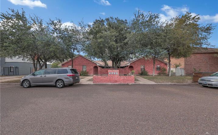 Pictures of Multifamily property located at 1620 Norma Lane, Edinburg, TX 78539 for sales - image #1
