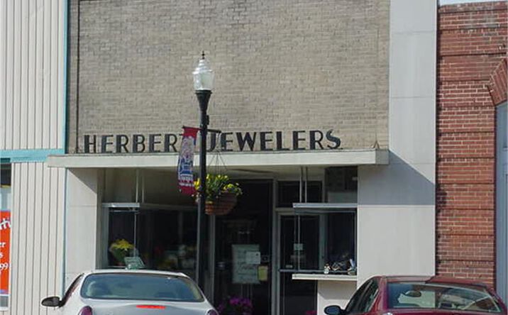 Pictures of Retail property located at 104 E Main Street, Fort Valley, GA 31030 for sales - image #1