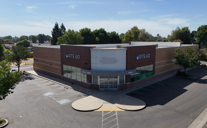 Pictures of Retail property located at 1735 E Walnut Ave, Visalia, CA 93292 for sales - image #1