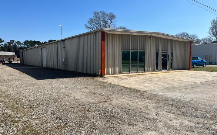 Pictures of Industrial property located at 319 Industrial Pkwy, Lafayette, LA 70508 for sales - image #1