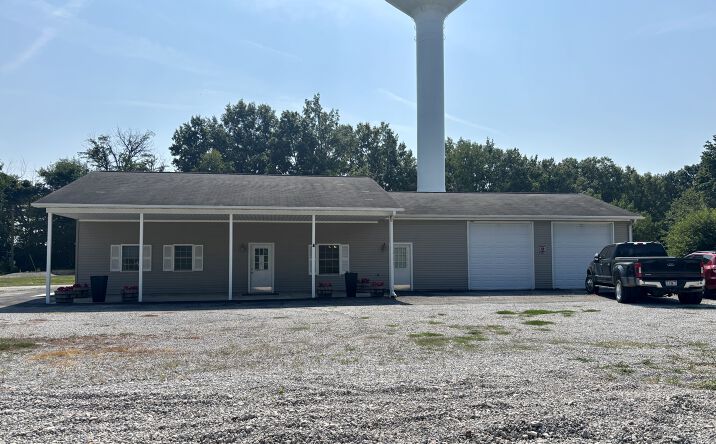 Pictures of Mixed Use, Office, Retail property located at 922 IL-49, Casey, IL 62420 for sales - image #1