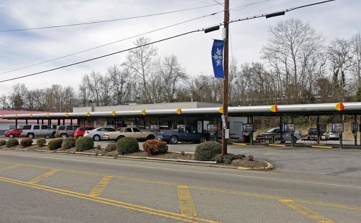 Pictures of Retail property located at 912 Mulberry St, Loudon, TN 37774 for sales - image #1
