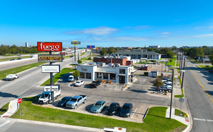 Pictures of Retail property located at 1524 S IH-35, Waco, TX 76706 for sales - image #1