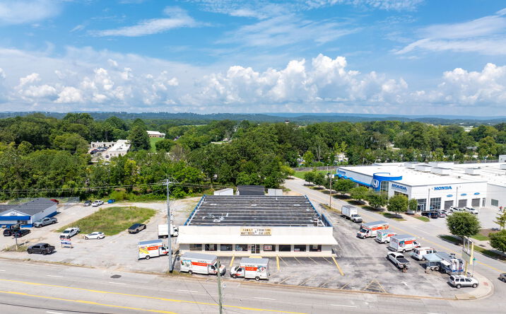 Pictures of Mixed Use, Retail property located at 5919 Lee Hwy, Chattanooga, TN 37421 for sales - image #1
