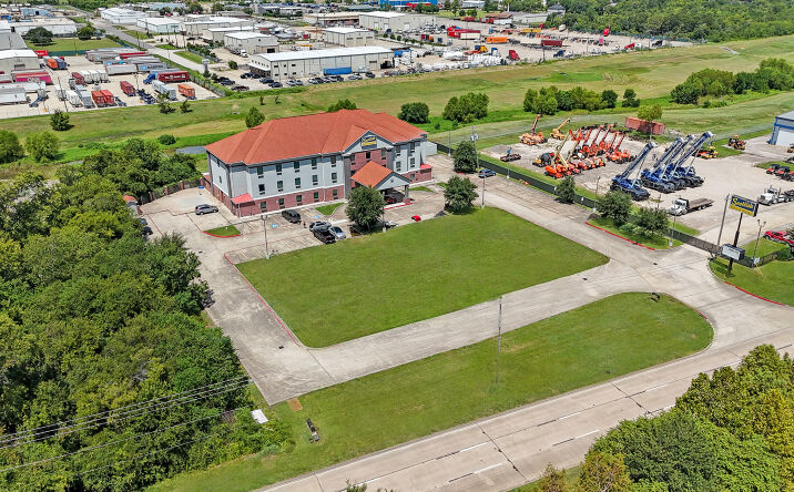 Pictures of Land, Office, Retail property located at 702 TX-146, La Porte, TX 77571 for sales - image #1