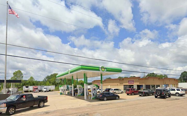 Pictures of Retail property located at 6594 Church Ave, Potts Camp, MS 38659, 6918 Church St, Potts Camp, MS 38659 for sales - image #1