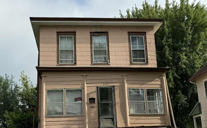 Pictures of Multifamily property located at 420 Maple Street, Burlington, IA 52601 for sales - image #1
