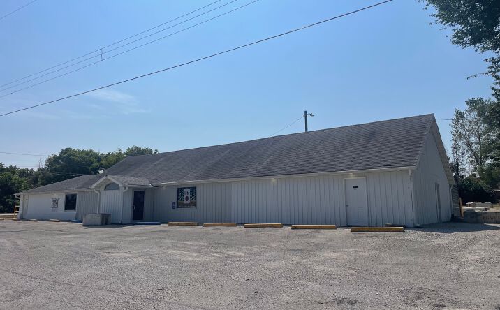 Pictures of Retail property located at 2404 W. Saint Louis Ave, Vandalia, IL 62471 for sales - image #1