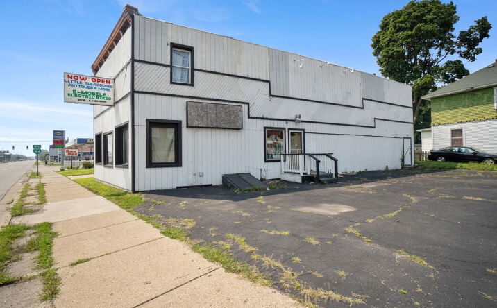 Pictures of Special Purpose property located at 2016 E Michigan Avenue, Jackson, MI 49202 for sales - image #1
