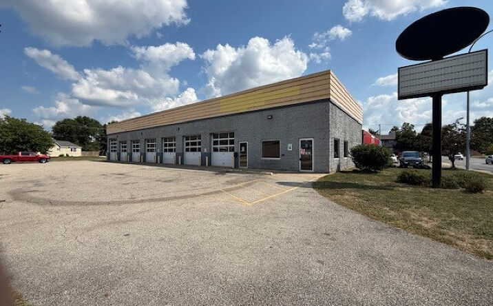Pictures of Retail property located at 211 N Gilbert St, Danville, IL 61832 for sales - image #1