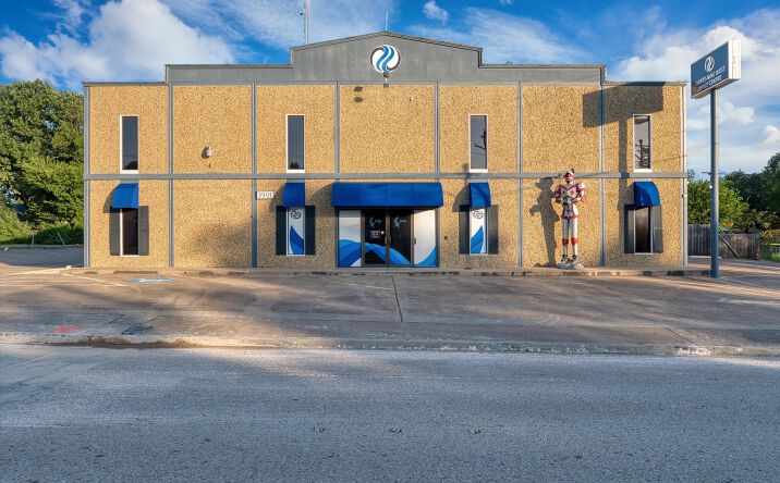 Pictures of Office property located at 3901 W Waco Drive, Waco, TX 76710 for sales - image #1