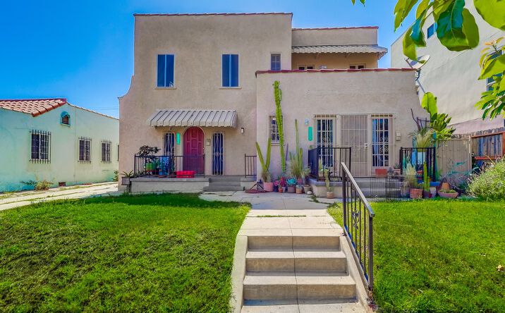 Pictures of Multifamily property located at 833-835 North Ridgewood Place, Los Angeles, CA 90038 for sales - image #1