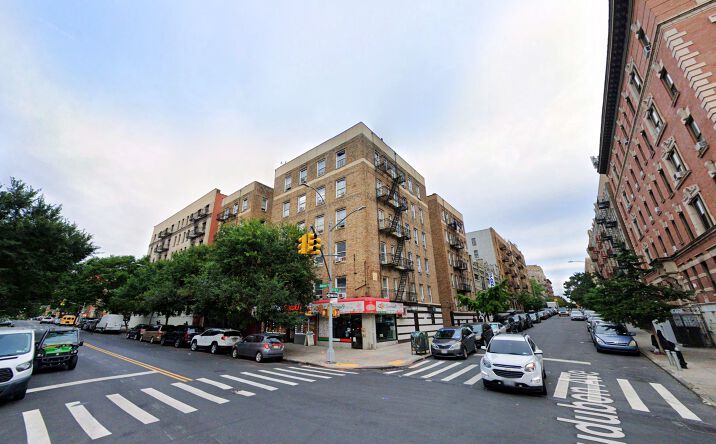 Pictures of Multifamily property located at 550-552 W 174th St, New York, NY 10033 for sales - image #1