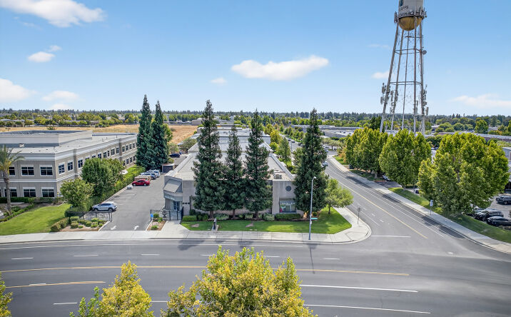 Pictures of Office property located at 655 W Alluvial Ave, Fresno, CA 93711 for sales - image #1