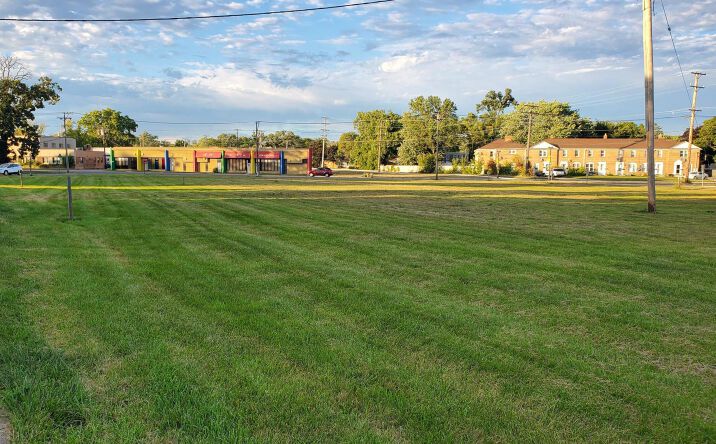 Pictures of Land property located at 1213 Grand Avenue, Waukegan, IL 60085 for sales - image #1