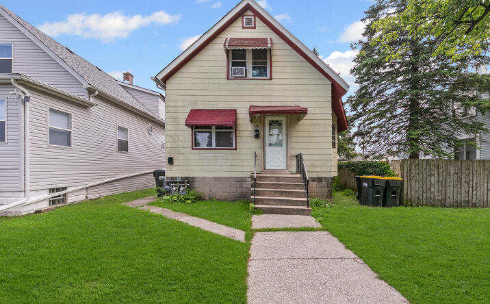 Pictures of Multifamily property located at 90 W 28th Place, South Chicago Heights, IL 60411 for sales - image #1