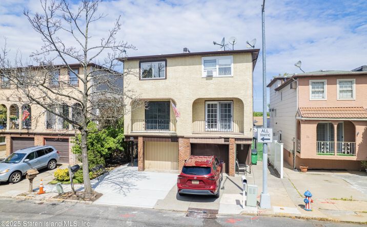 Pictures of Multifamily property located at 25 Geyser Drive, Staten Island, NY 10312 for sales - image #1