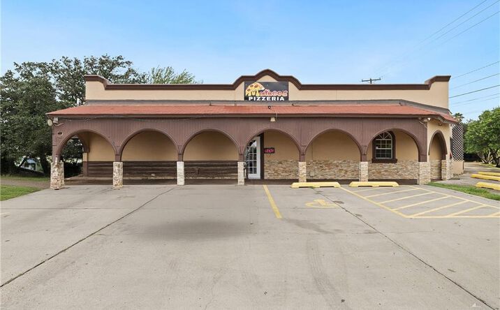 Pictures of Retail property located at 900 S Main Street, La Feria, TX 78559 for sales - image #1