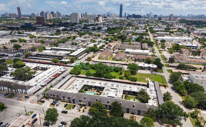 image of property at 3015 GREENRIDGE DR APT 80 Houston TX 77057-6025